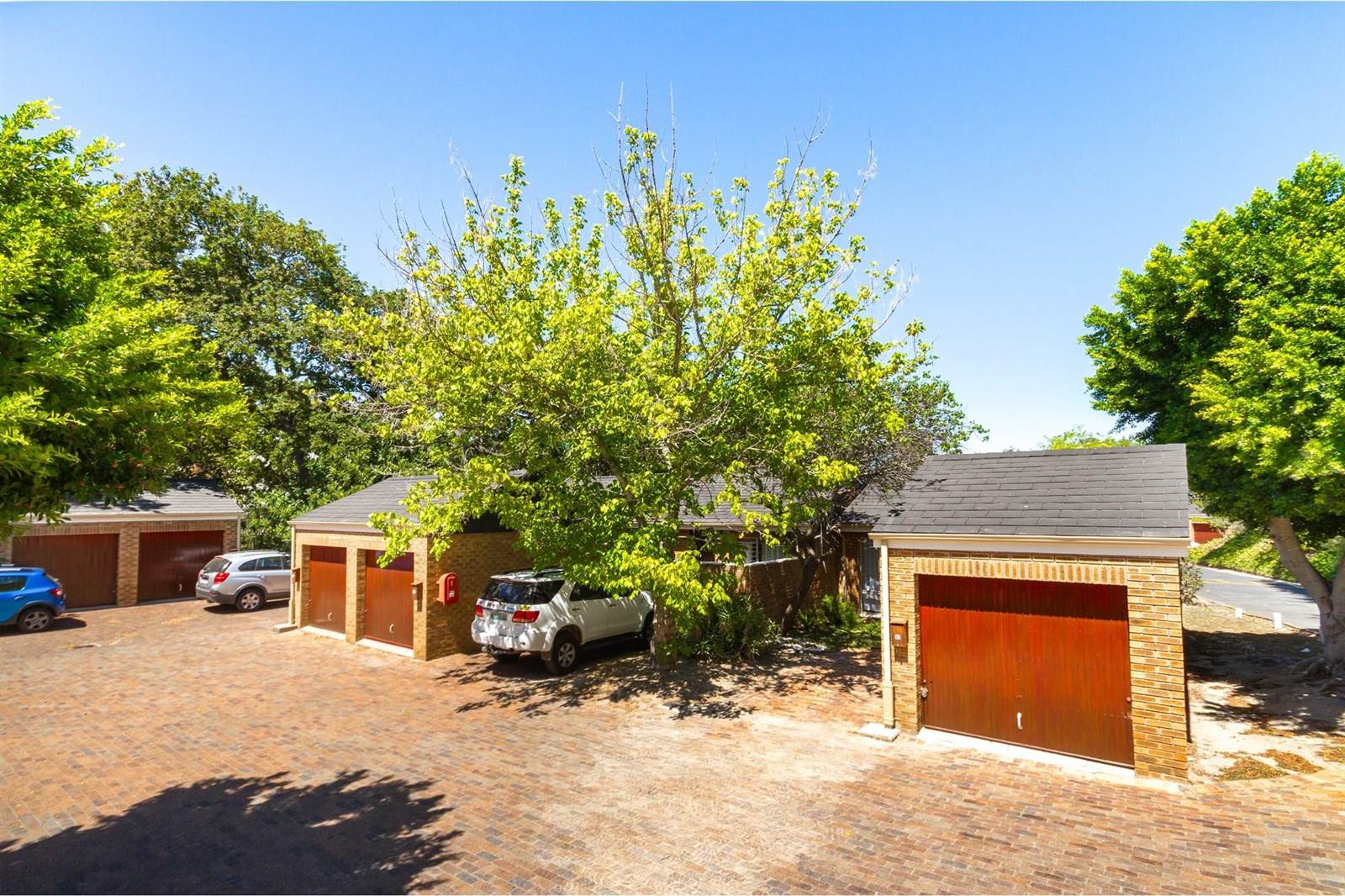2 Bed Townhouse in Stellenbosch Central photo number 16