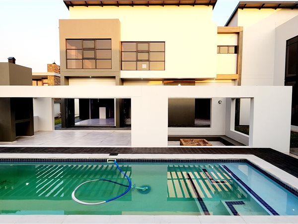 5 Bedroom House 5 Bedroom House