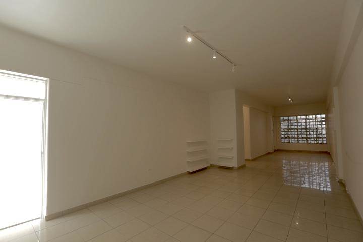 1 Bed Apartment in Parktown photo number 2