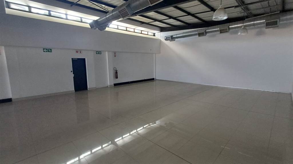 385  m² Commercial space in North Riding photo number 10