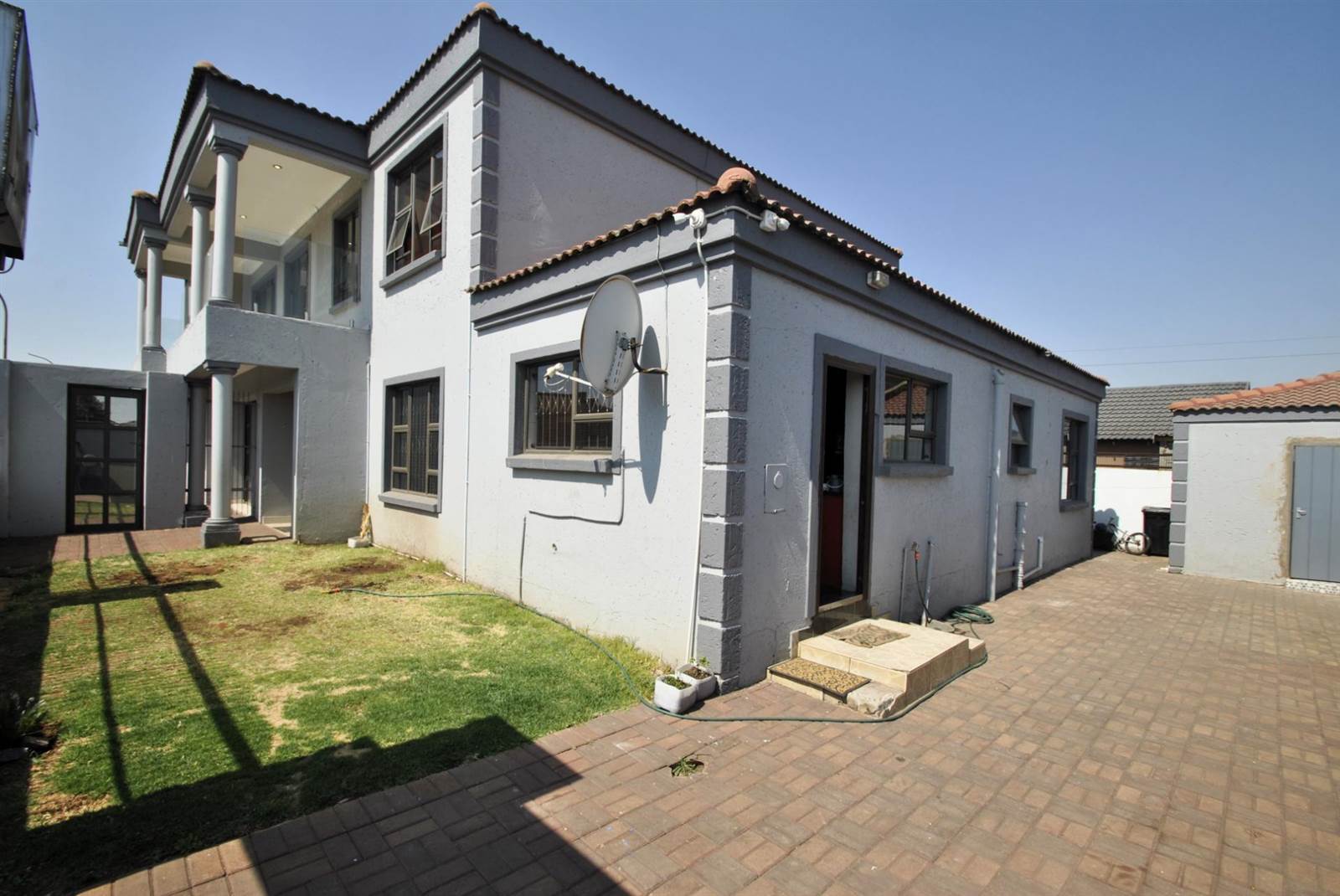 5 Bed House in Spruit View photo number 4