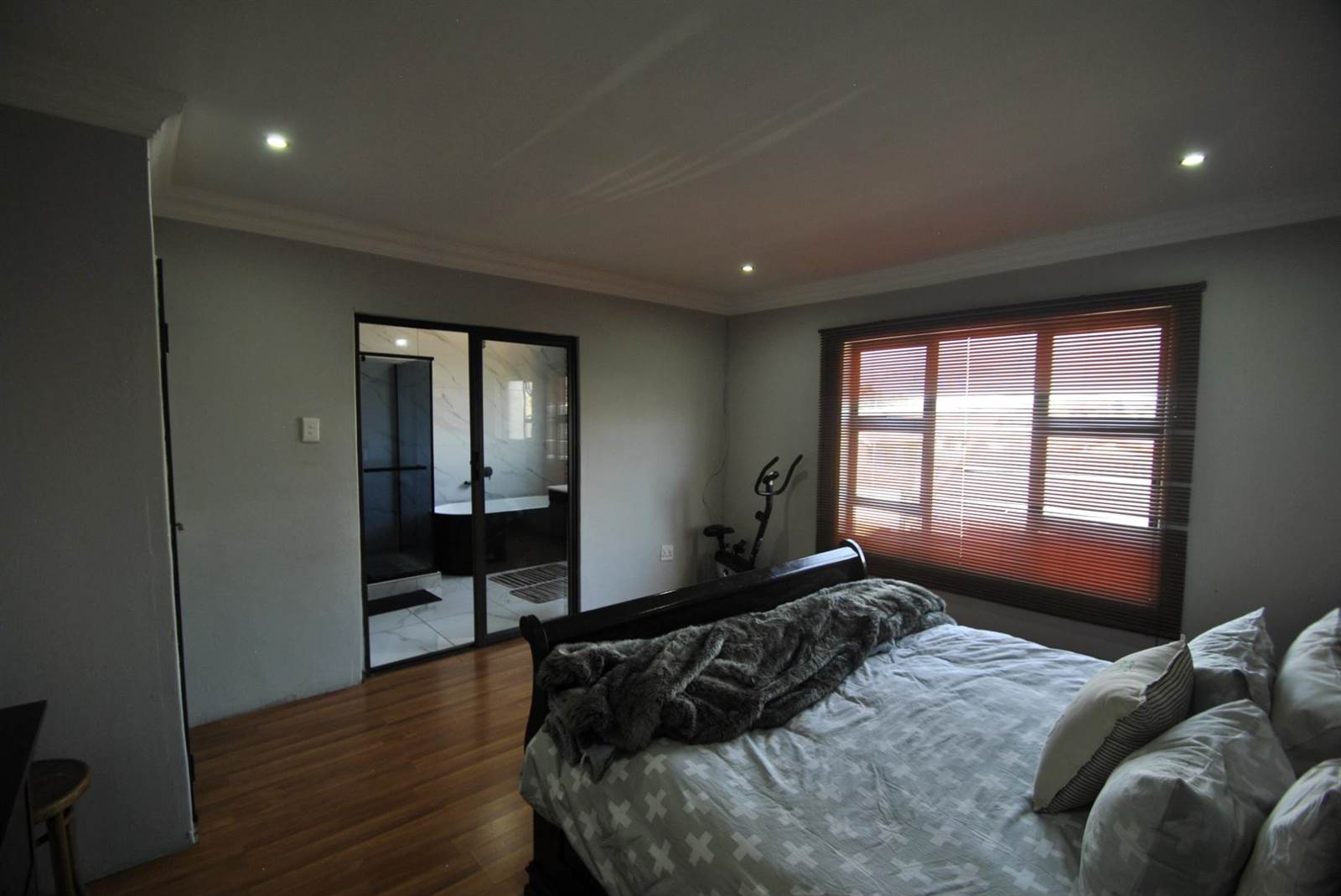 5 Bed House in Spruit View photo number 18