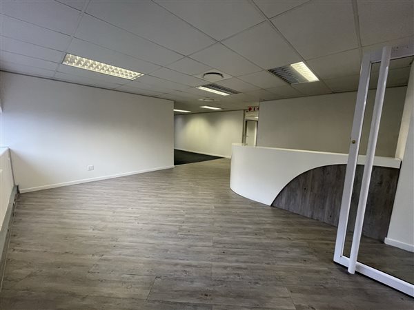 740  m² Commercial space