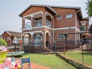 5 Bed House in Sparks Estate