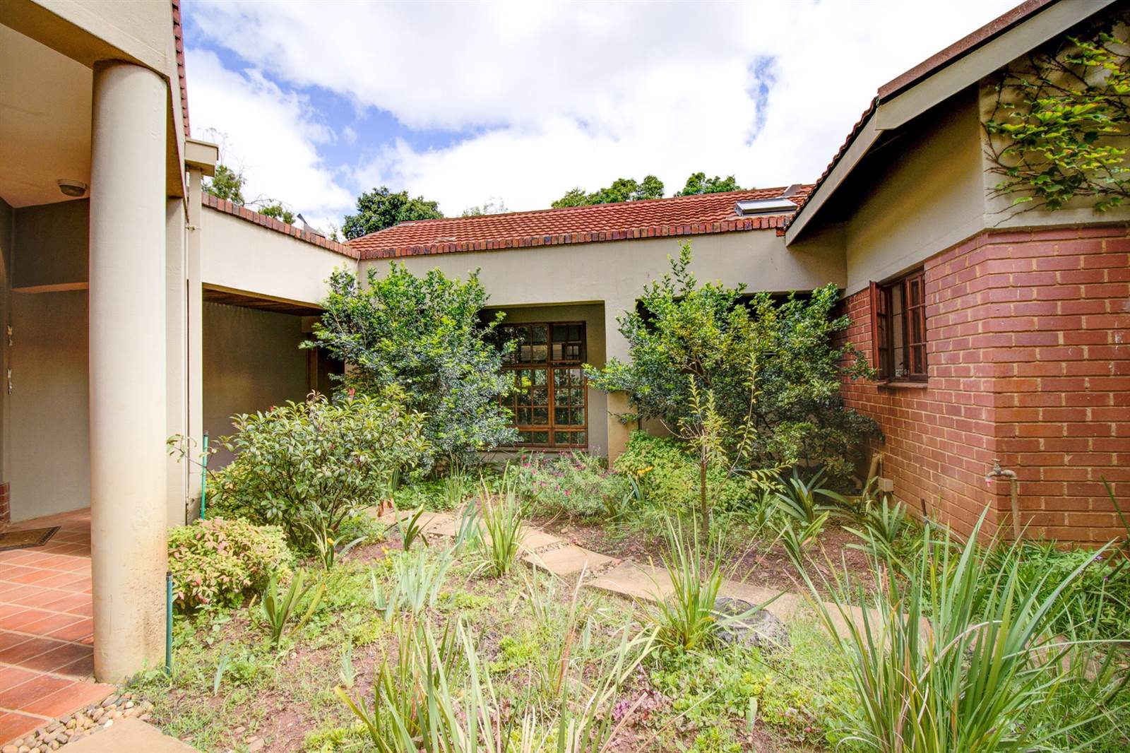4 Bed House in Waterkloof photo number 10