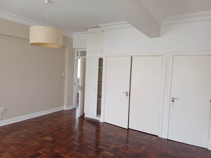 1 Bed Apartment in Greenside photo number 3