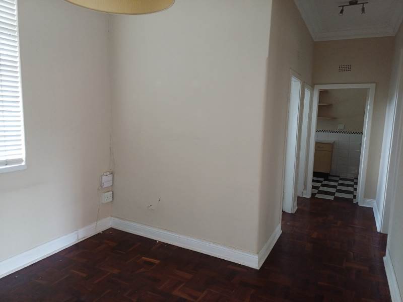 1 Bed Apartment in Greenside photo number 17
