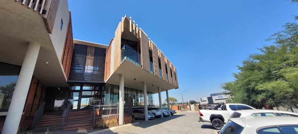239  m² Commercial space in Glen Marais photo number 4