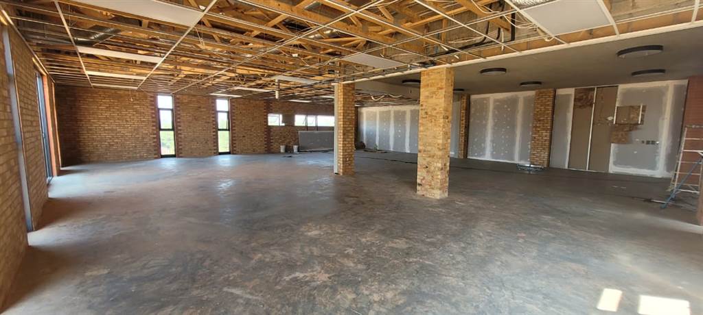 239  m² Commercial space in Glen Marais photo number 15