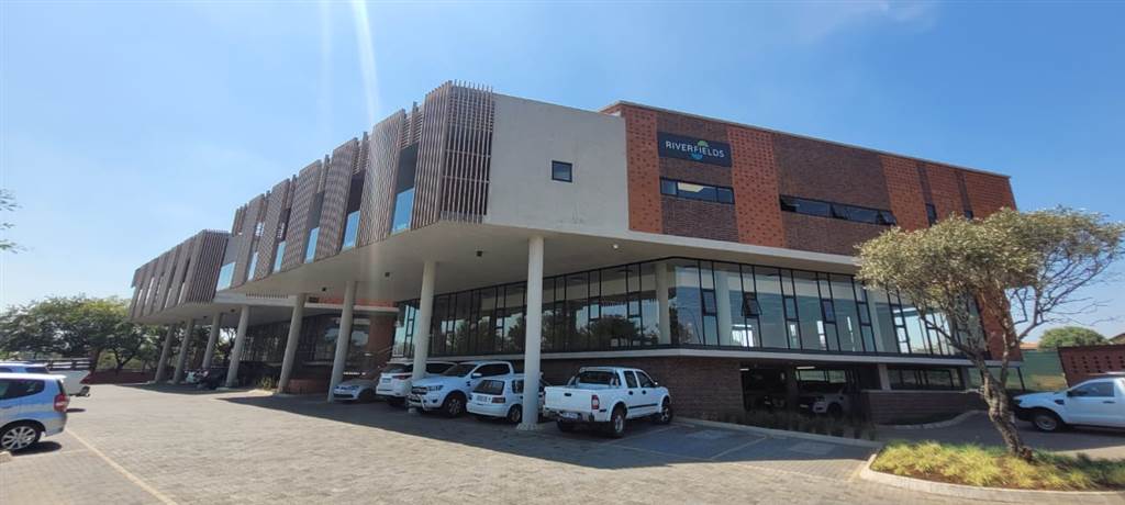239  m² Commercial space in Glen Marais photo number 1