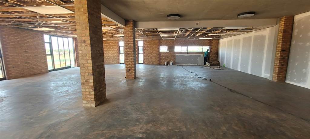 239  m² Commercial space in Glen Marais photo number 16