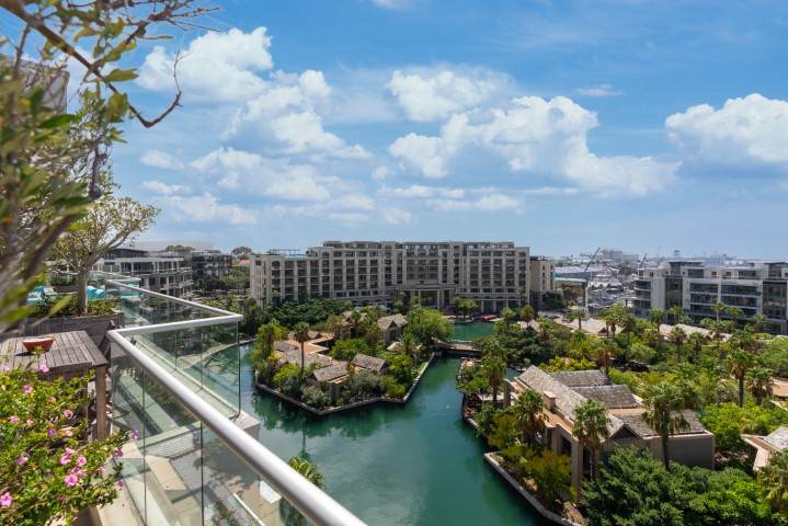 3 Bed Apartment in Waterfront photo number 1