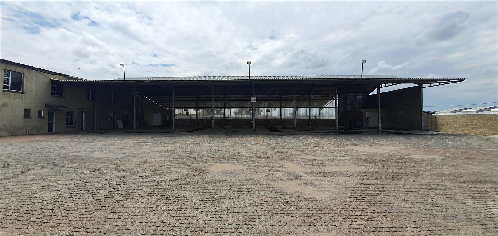 6030  m² Industrial space in Commercia photo number 29