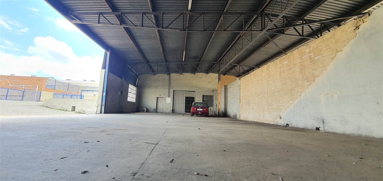 6030  m² Industrial space in Commercia photo number 3