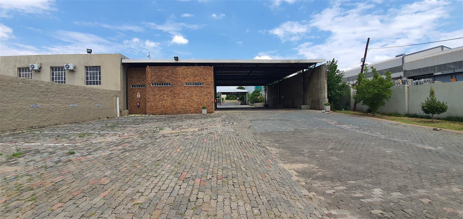 6030  m² Industrial space in Commercia photo number 17