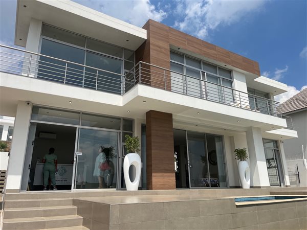6 Bedroom House