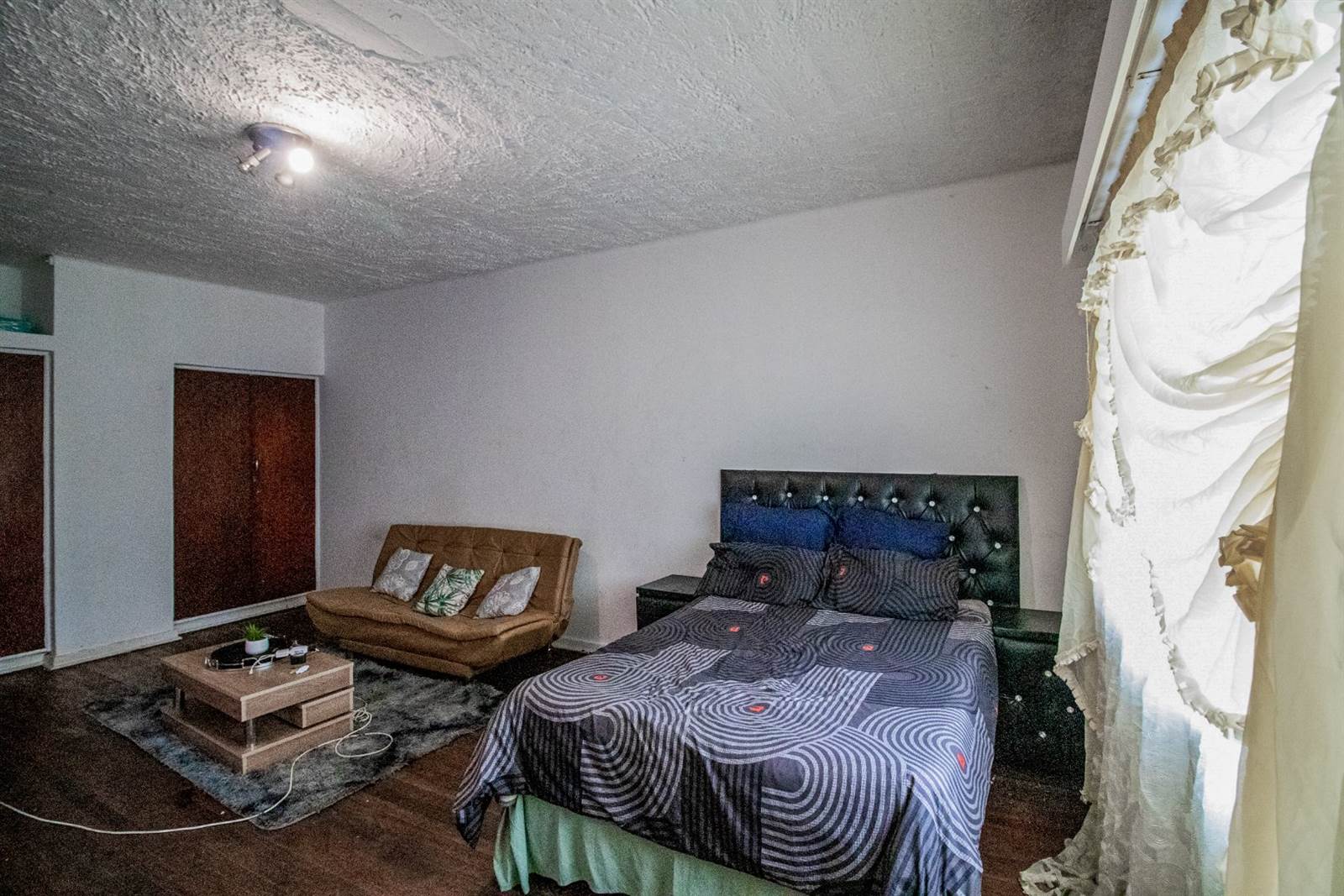 1 Bed Apartment in Quigney photo number 3