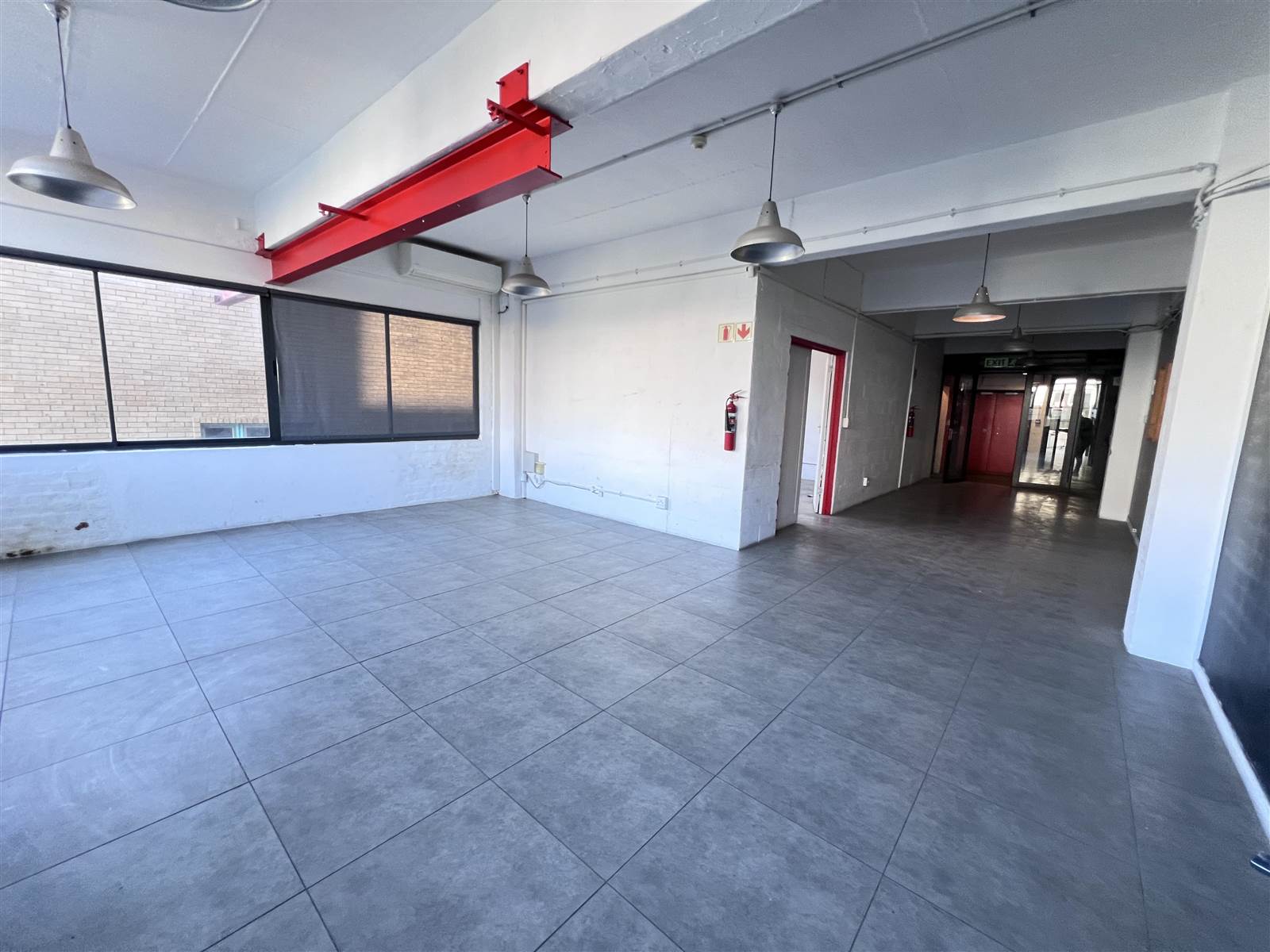 96  m² Commercial space in Woodstock photo number 3
