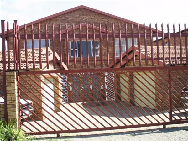 3 Bed Townhouse in Turffontein