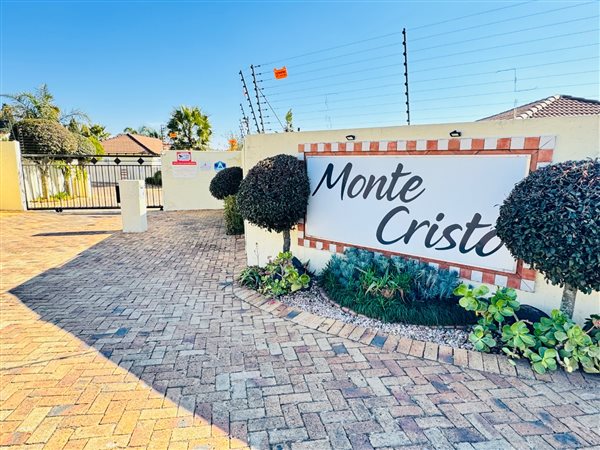 3 Bedroom Townhouse 3 Bedroom Townhouse