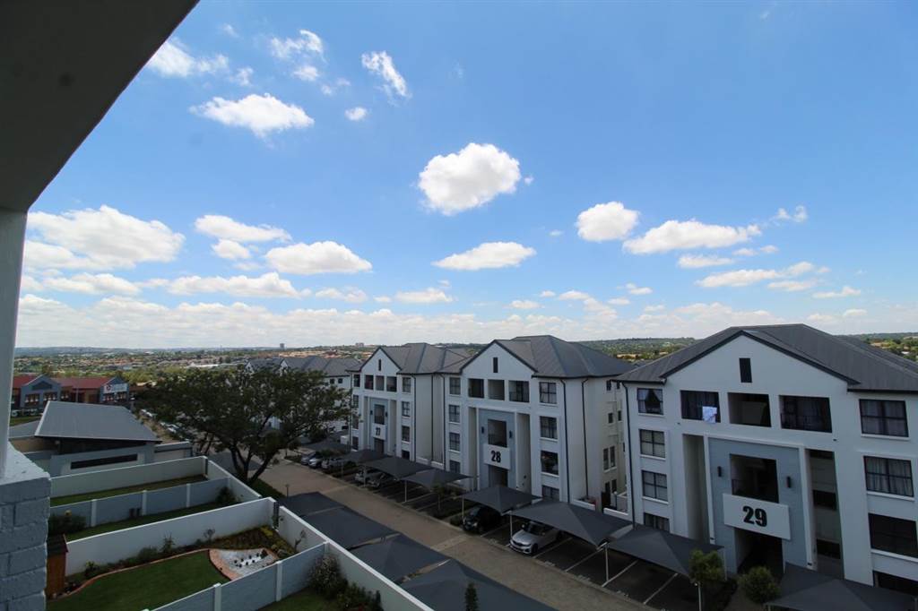 1 Bed Apartment in Bryanston photo number 12