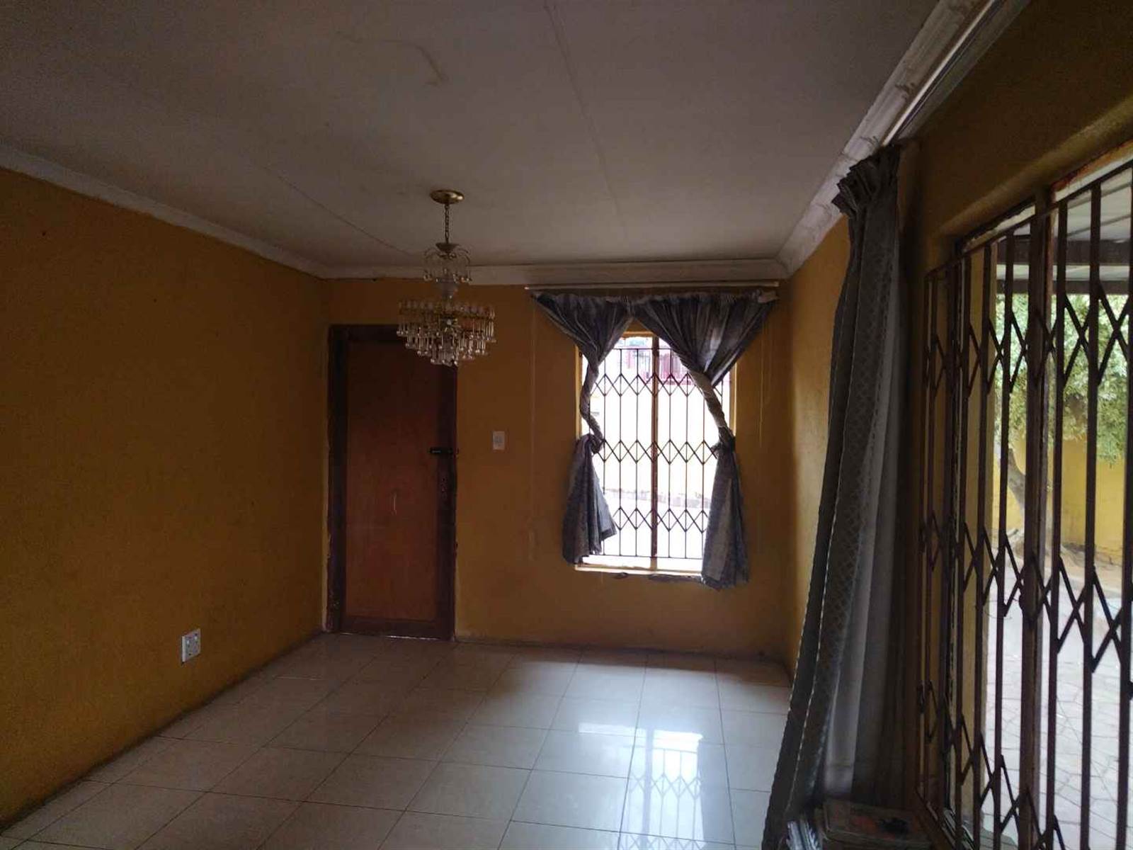 4 Bed House in Soshanguve photo number 11