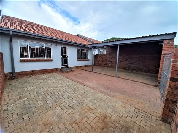 2 Bed Townhouse in Uitsig