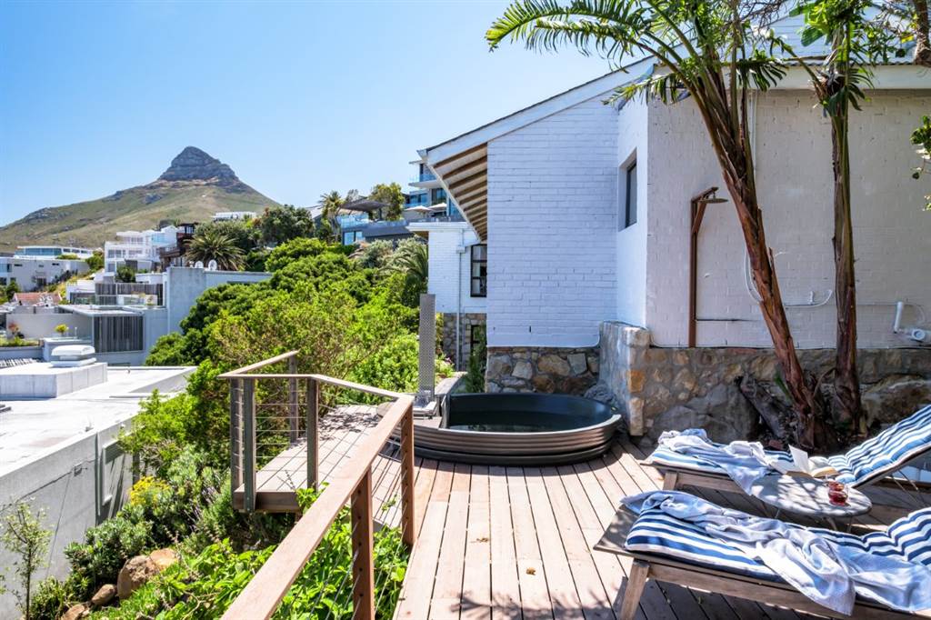 5 Bed House in Camps Bay photo number 10