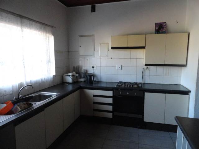 3 Bed House in Bezuidenhout Valley photo number 4