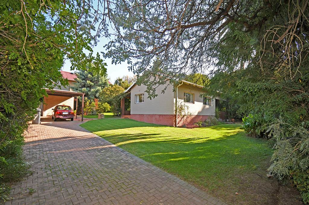 3 Bed House in Modderfontein photo number 2