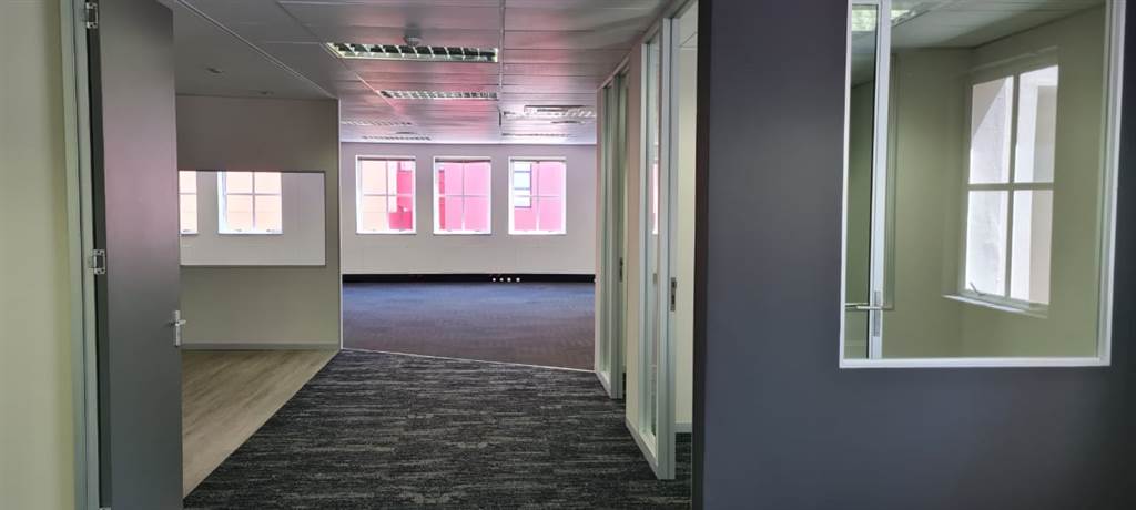 443  m² Office Space in Illovo photo number 6