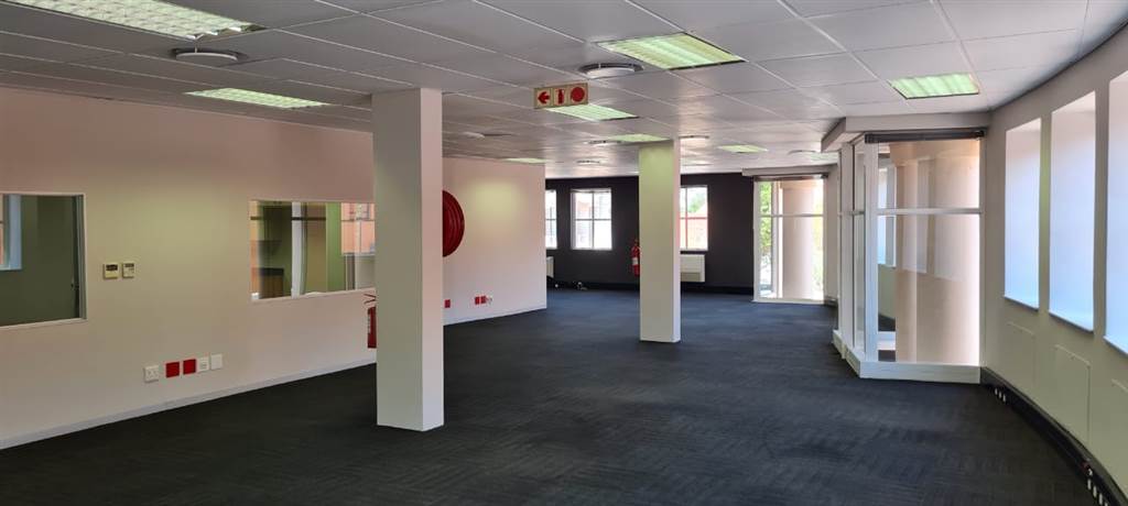 443  m² Office Space in Illovo photo number 8