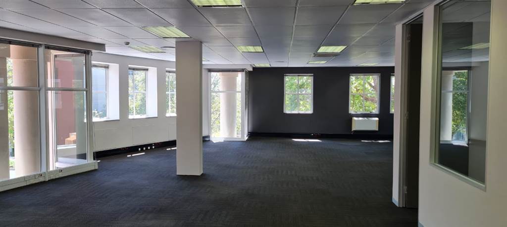 443  m² Office Space in Illovo photo number 7