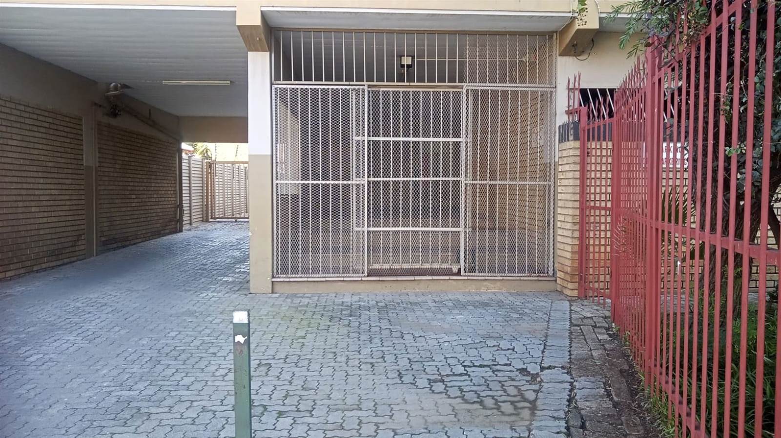 2 Bed Apartment in Vereeniging Central photo number 13