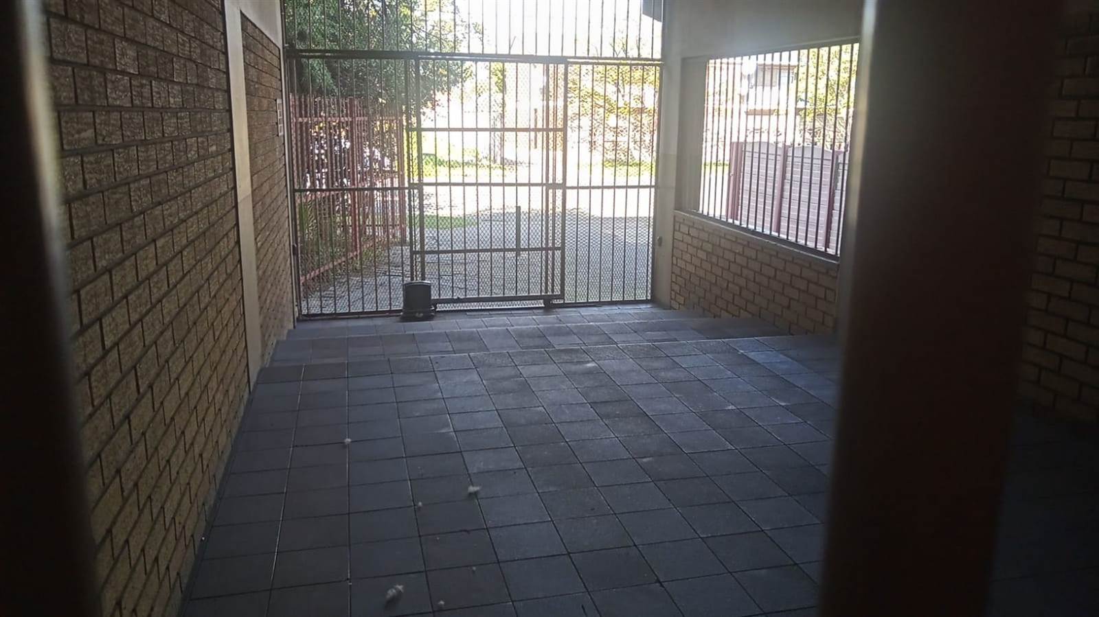 2 Bed Apartment in Vereeniging Central photo number 14