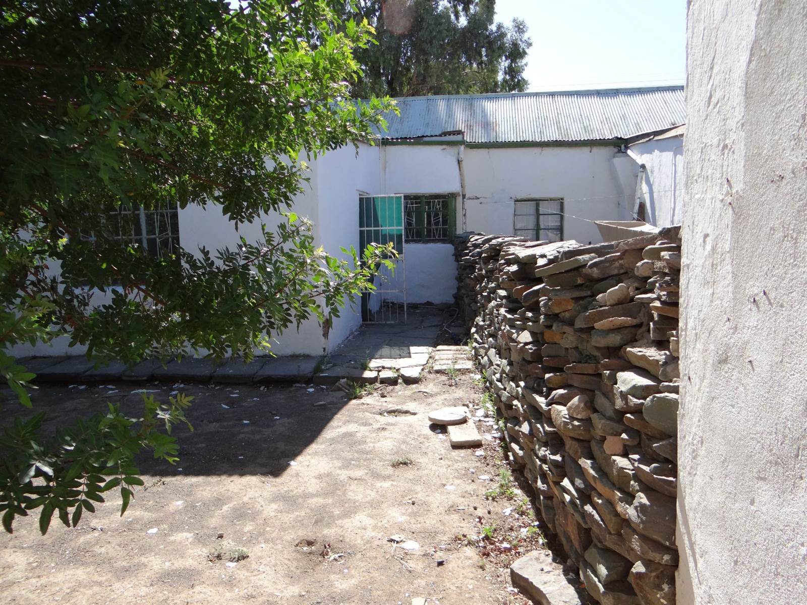 6 Bed House in Beaufort West photo number 13