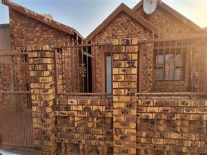 3 Bed House in Etwatwa
