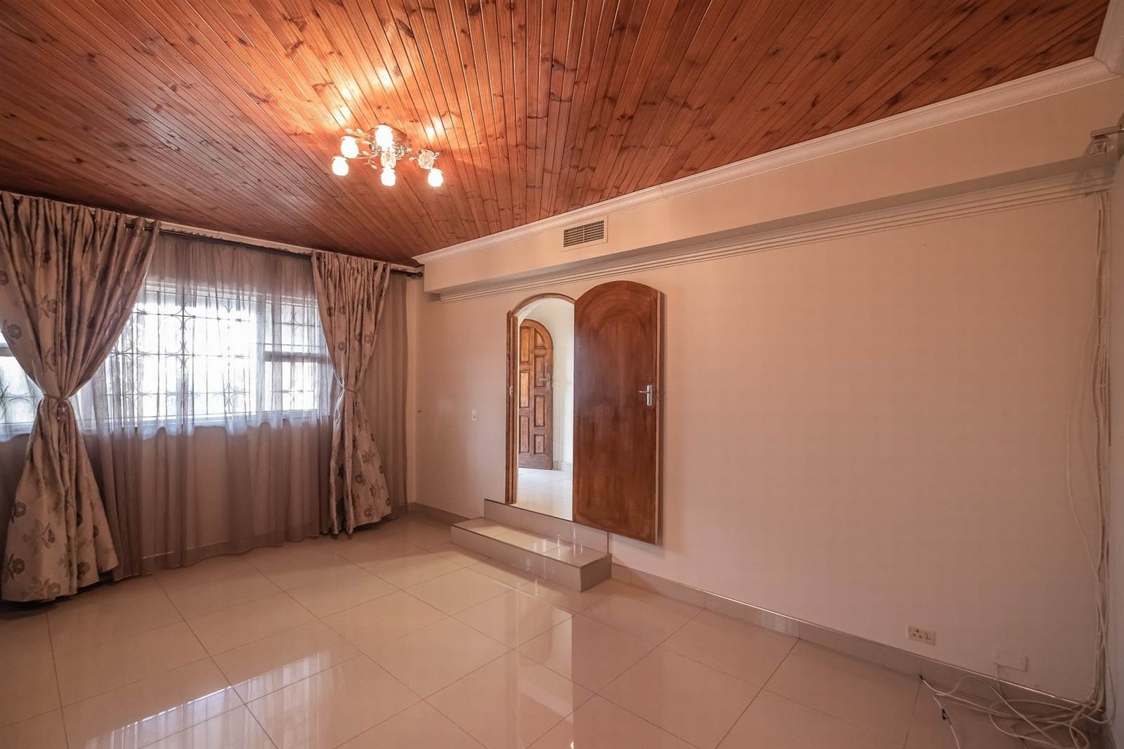4 Bed House in Isipingo Rail photo number 9