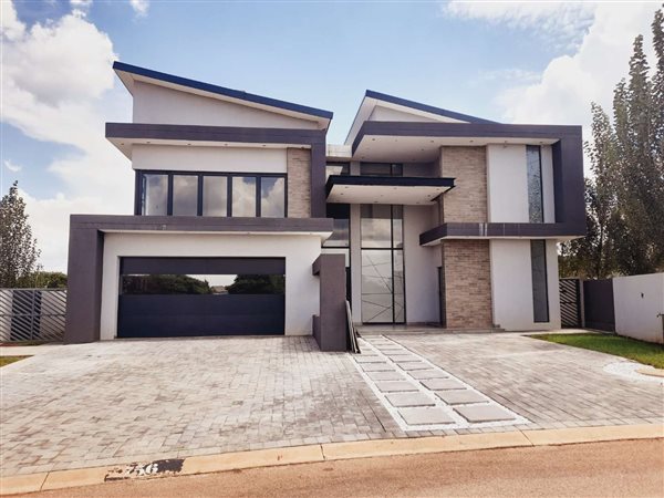 6 Bedroom House 6 Bedroom House