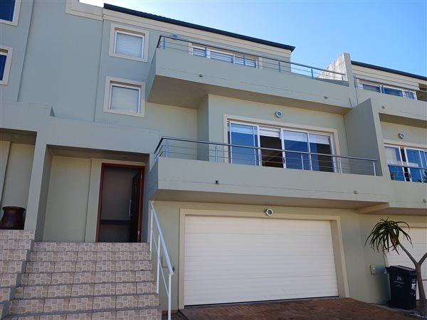 3 Bedroom Townhouse 3 Bedroom Townhouse