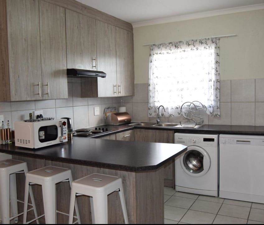 3 Bed Apartment in Wilgeheuwel photo number 4