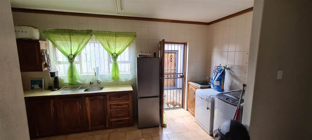 2 Bed House in Ventersdorp photo number 9