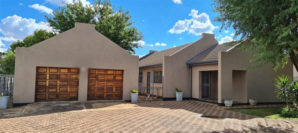2 Bed House in Ventersdorp photo number 1