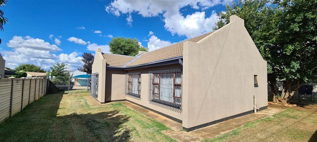 2 Bed House in Ventersdorp photo number 23