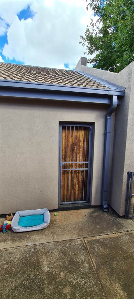 2 Bed House in Ventersdorp photo number 19