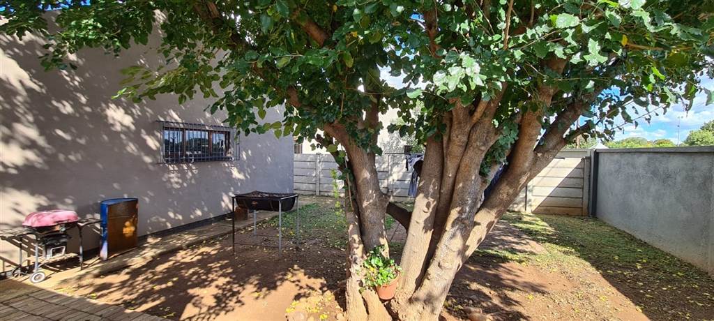 2 Bed House in Ventersdorp photo number 20