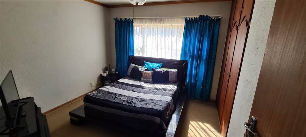2 Bed House in Ventersdorp photo number 16