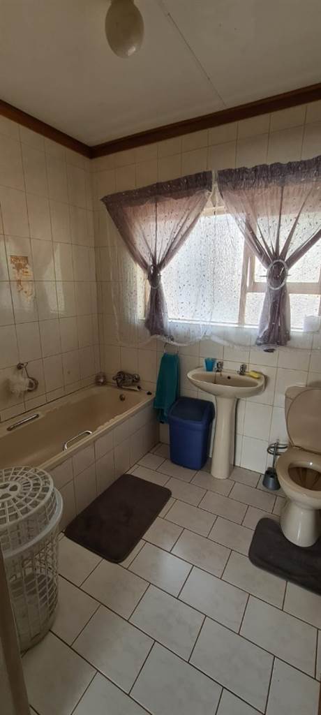 2 Bed House in Ventersdorp photo number 14