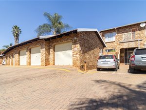 3 Bed Townhouse in Zwartkop