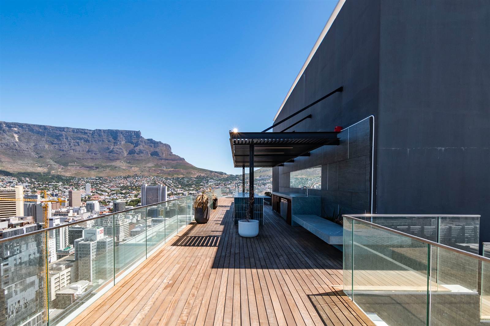 2 Bed Penthouse in Cape Town City Centre photo number 15